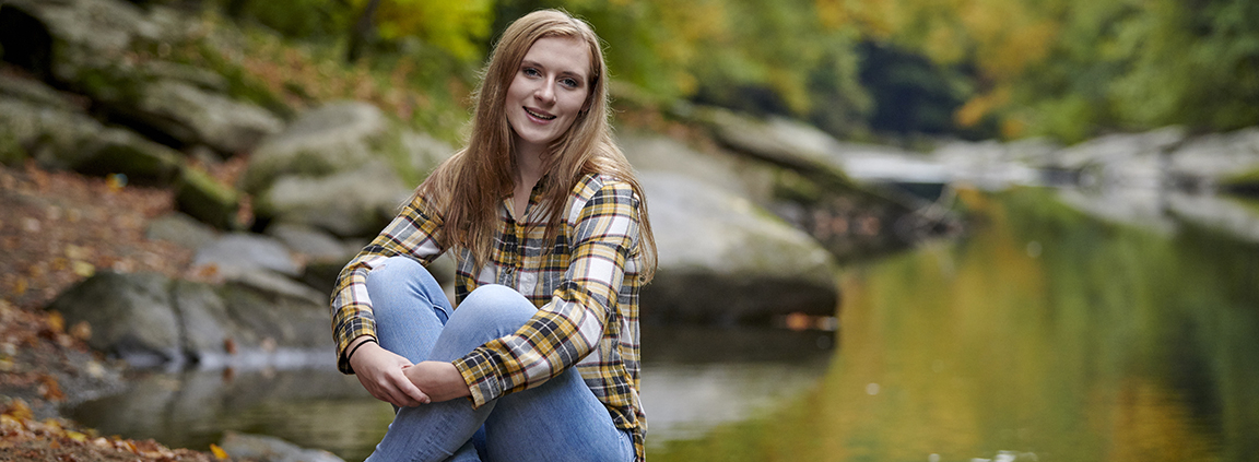 senior girl portrait outdoor session